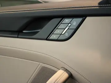 Porsche 992 911 CARRERA GTS T-HYBRID CABRIO E