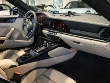 Porsche 992 911 CARRERA GTS T-HYBRID CABRIO E