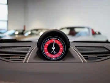 Porsche 992 911 CARRERA GTS T-HYBRID CABRIO E