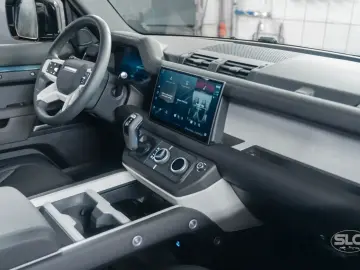 Land Rover Defender 110 S D200 Air Suspension ACC 360