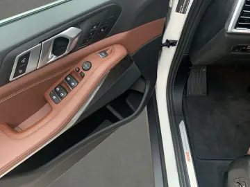 BMW X5 xDr40d Laser 360  DisplKey VentilatedS AuxHeat DAProf