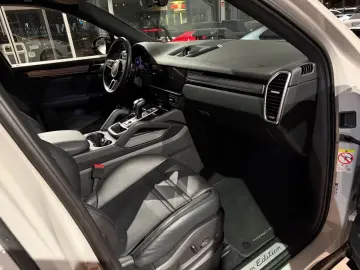 Porsche Cayenne Coupe Platinum Edition APPROVED