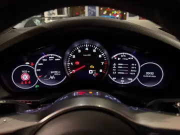 Porsche Cayenne Coupe Platinum Edition APPROVED