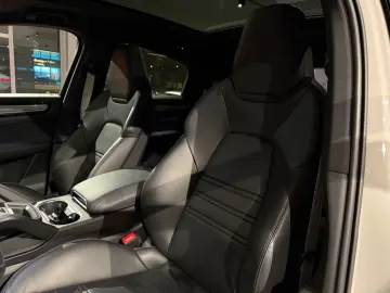 Porsche Cayenne Coupe Platinum Edition APPROVED