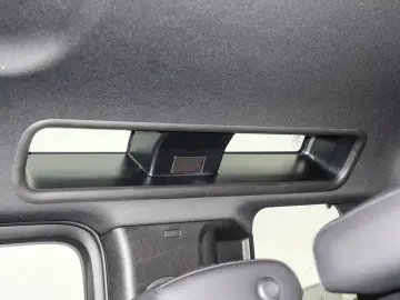 Land Rover Defender 110 S D200 AHK  19  LM Black  Sitzheizu