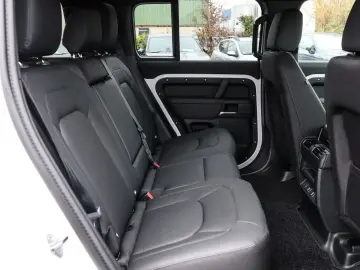 Land Rover Defender 110 S D200 AHK  19  LM Black  Sitzheizu