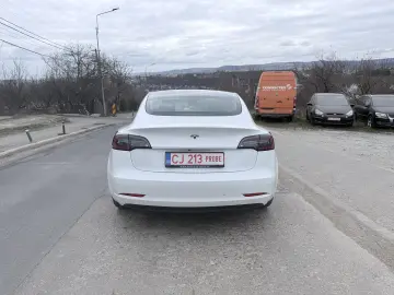 Tesla 3 standart range plus