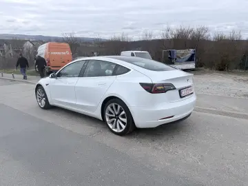 Tesla 3 standart range plus