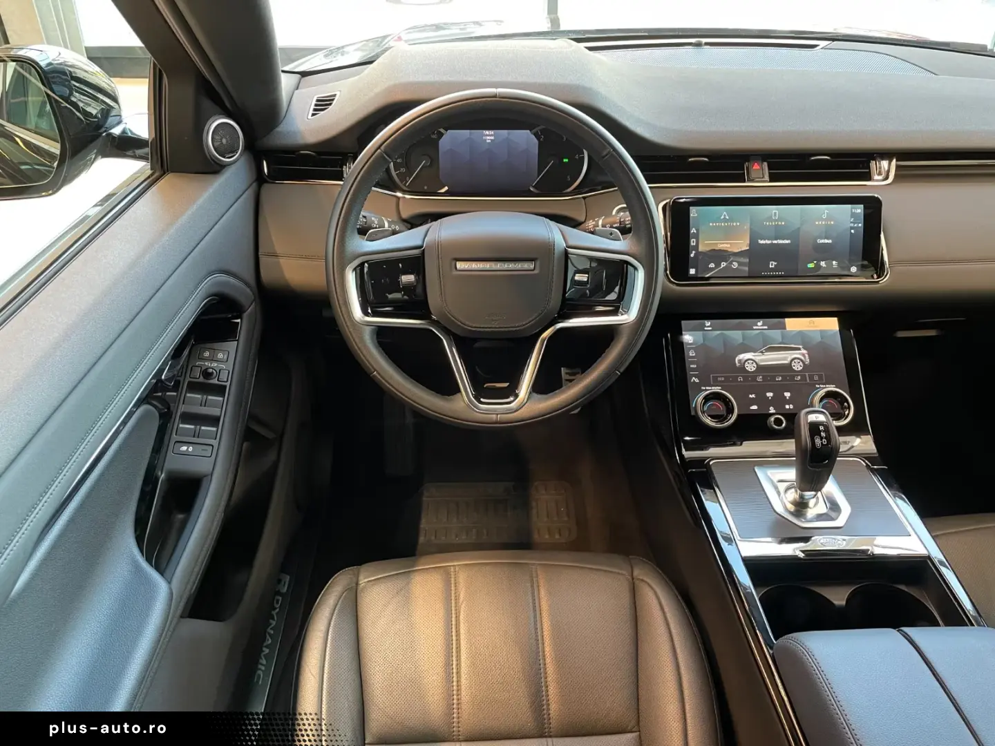 Land Rover R-Dynamic SE  Pano Winter 20  Black Keyless ACC