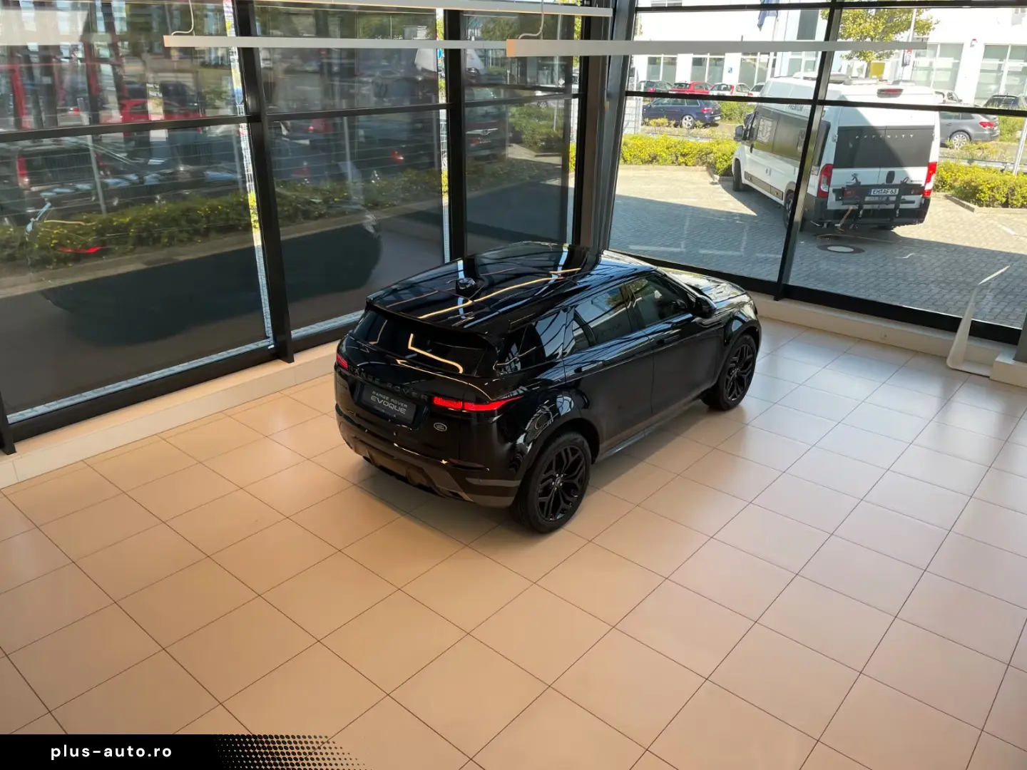 Land Rover R-Dynamic SE  Pano Winter 20  Black Keyless ACC