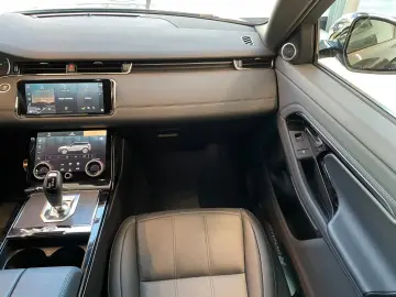 Land Rover R-Dynamic SE  Pano Winter 20  Black Keyless ACC