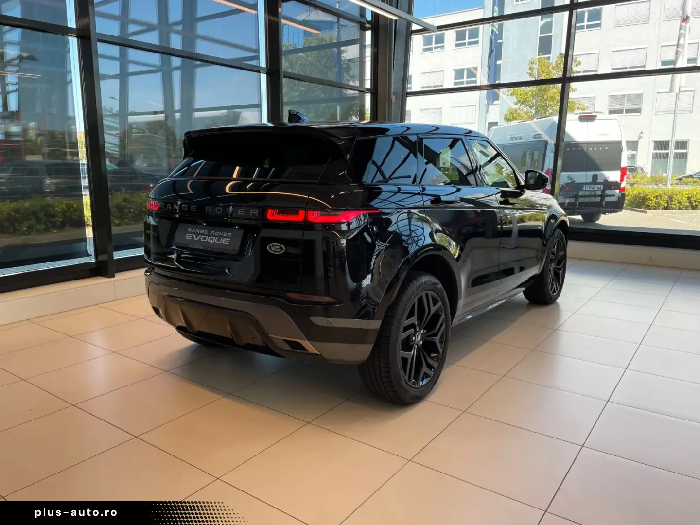 Land Rover R-Dynamic SE  Pano Winter 20  Black Keyless ACC