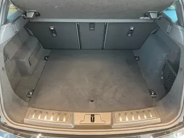 Land Rover R-Dynamic SE  Pano Winter 20  Black Keyless ACC