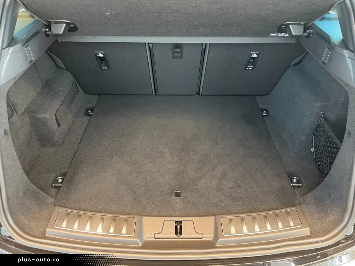 Land Rover R-Dynamic SE  Pano Winter 20  Black Keyless ACC