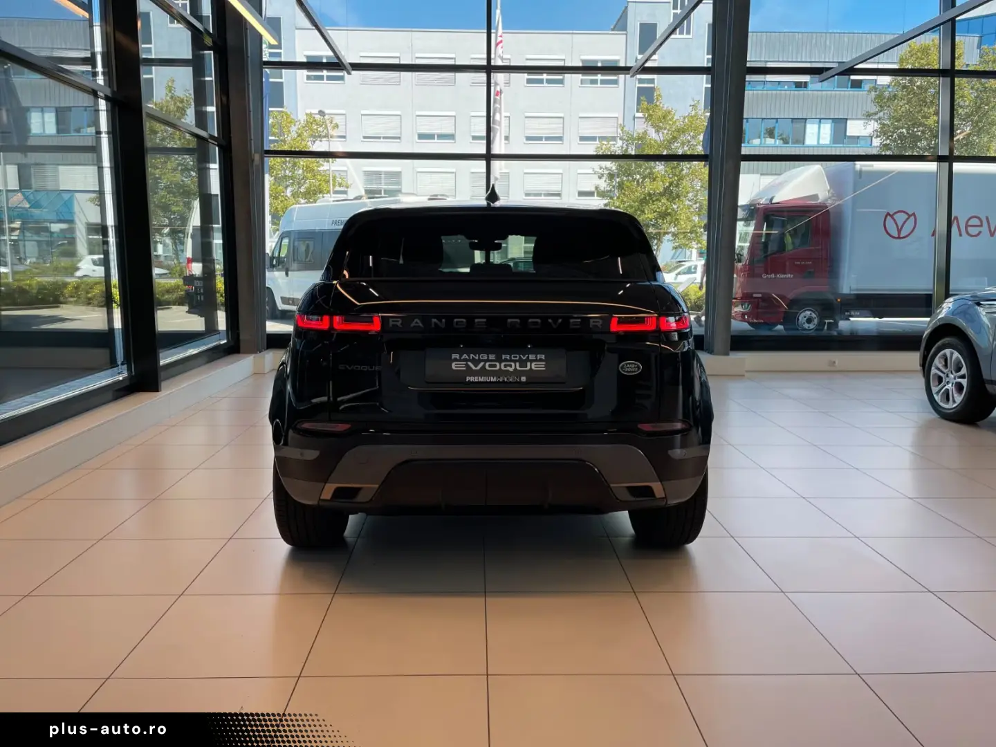 Land Rover R-Dynamic SE  Pano Winter 20  Black Keyless ACC