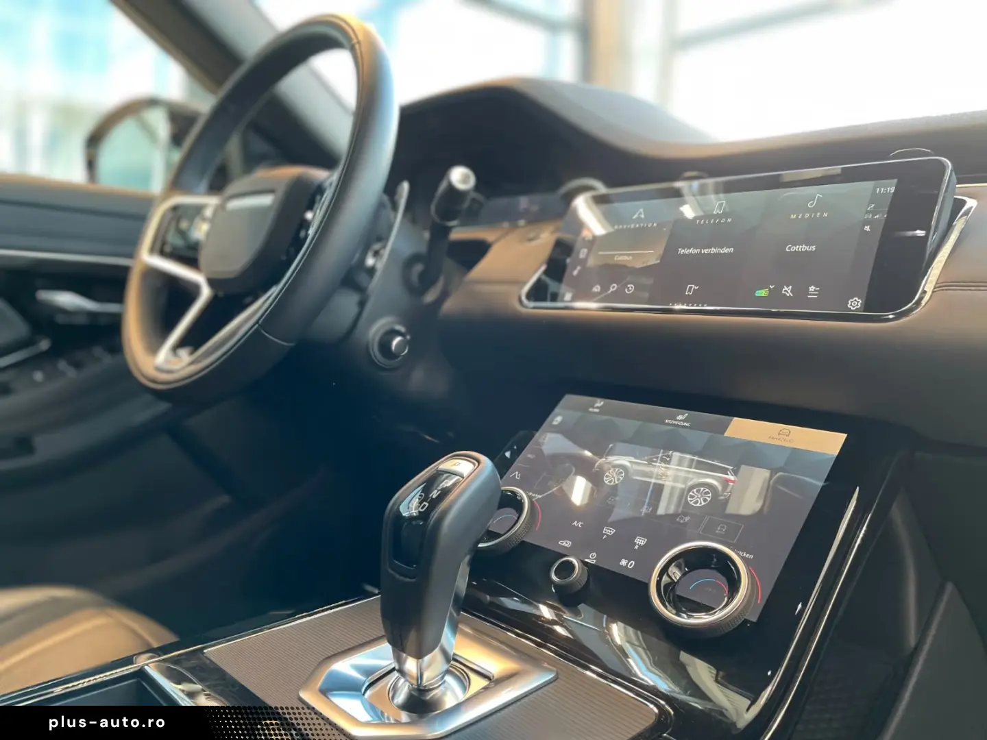 Land Rover R-Dynamic SE  Pano Winter 20  Black Keyless ACC