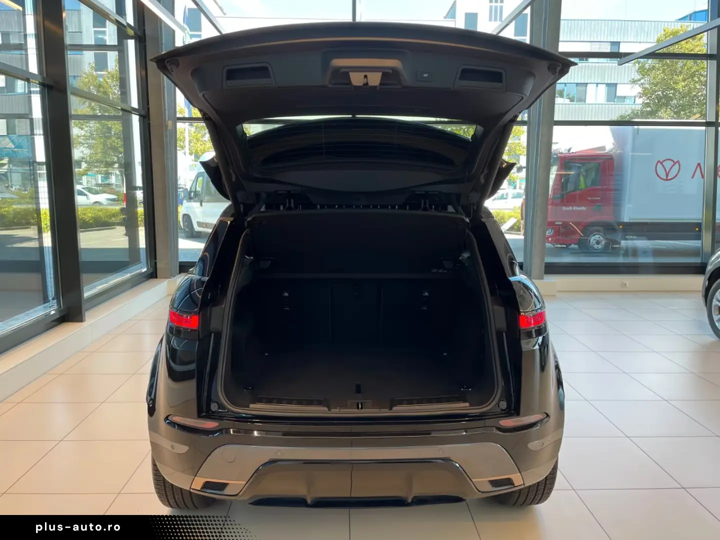 Land Rover R-Dynamic SE  Pano Winter 20  Black Keyless ACC