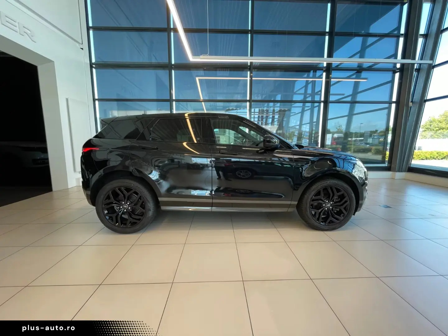 Land Rover R-Dynamic SE  Pano Winter 20  Black Keyless ACC