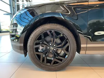 Land Rover R-Dynamic SE  Pano Winter 20  Black Keyless ACC