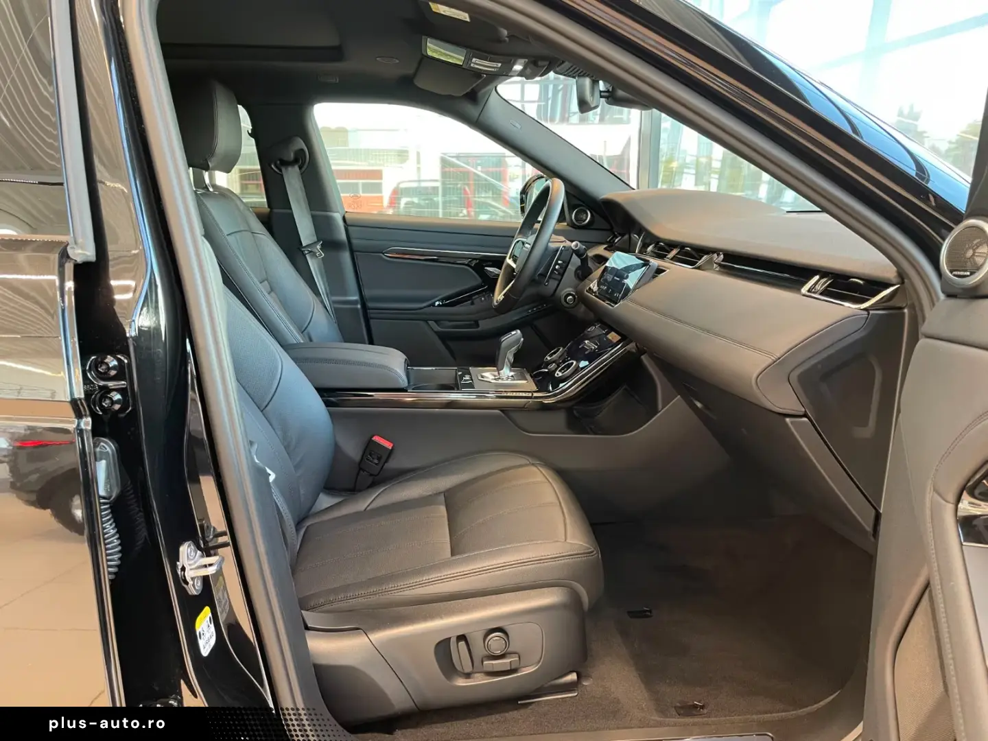 Land Rover R-Dynamic SE  Pano Winter 20  Black Keyless ACC