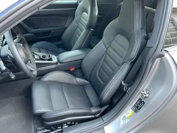 PORSCHE 992.2 Carrera Sportpaket Schiebedach ACC 18-Wege