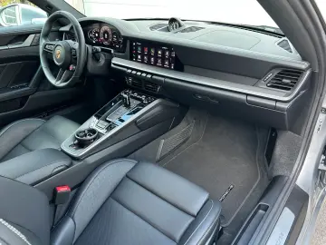 PORSCHE 992.2 Carrera Sportpaket Schiebedach ACC 18-Wege