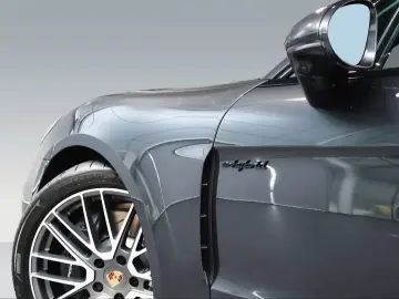 Porsche Panamera 4 E-Hybrid