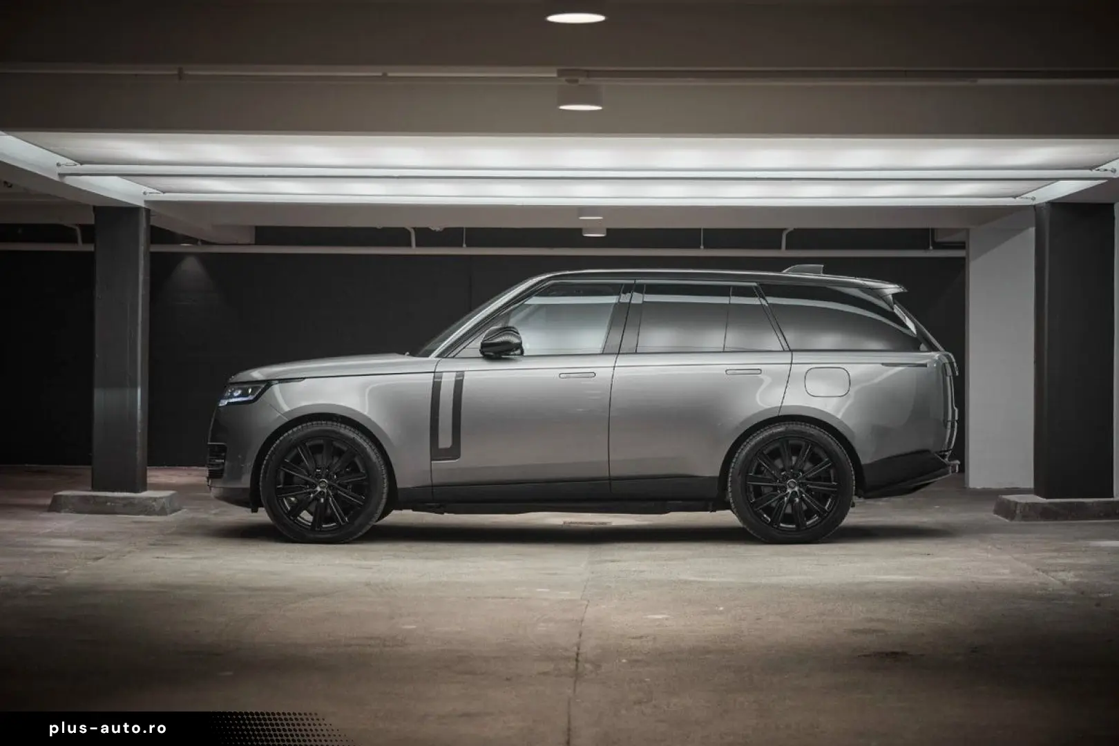 LAND ROVER Range Rover P550e Autobiography