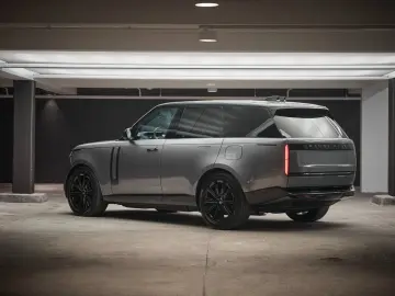 LAND ROVER Range Rover P550e Autobiography