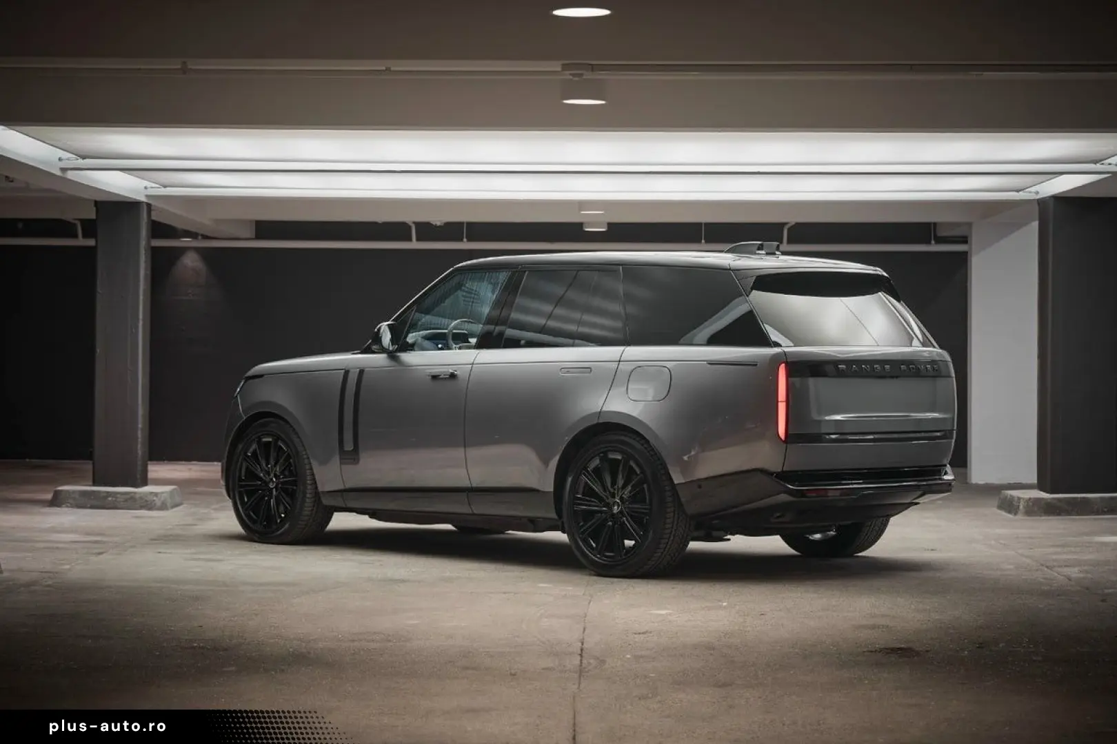 LAND ROVER Range Rover P550e Autobiography