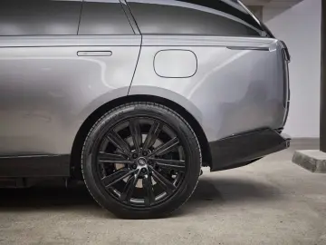 LAND ROVER Range Rover P550e Autobiography