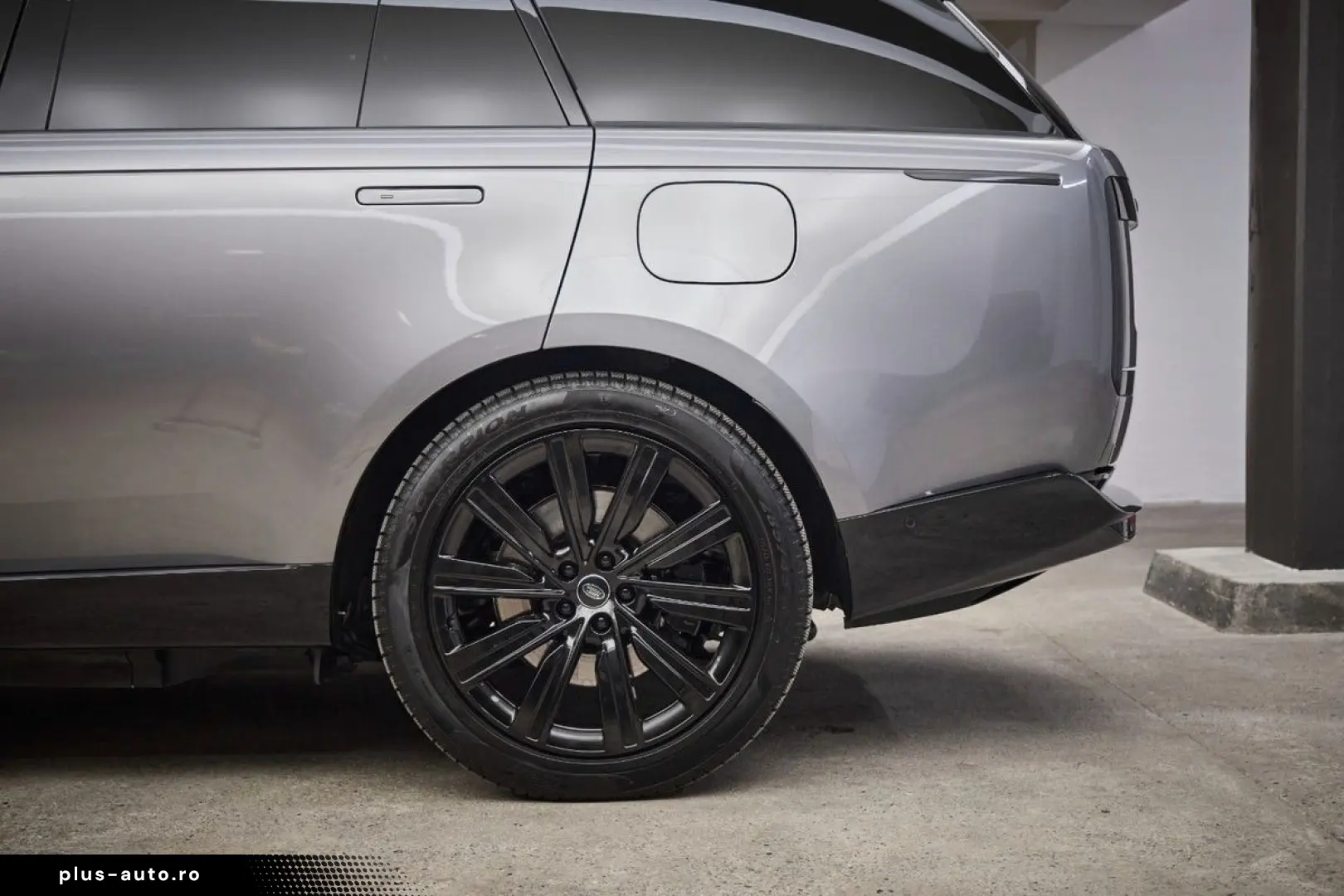 LAND ROVER Range Rover P550e Autobiography