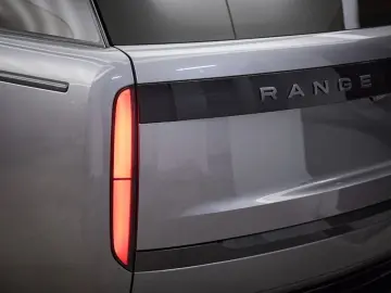 LAND ROVER Range Rover P550e Autobiography