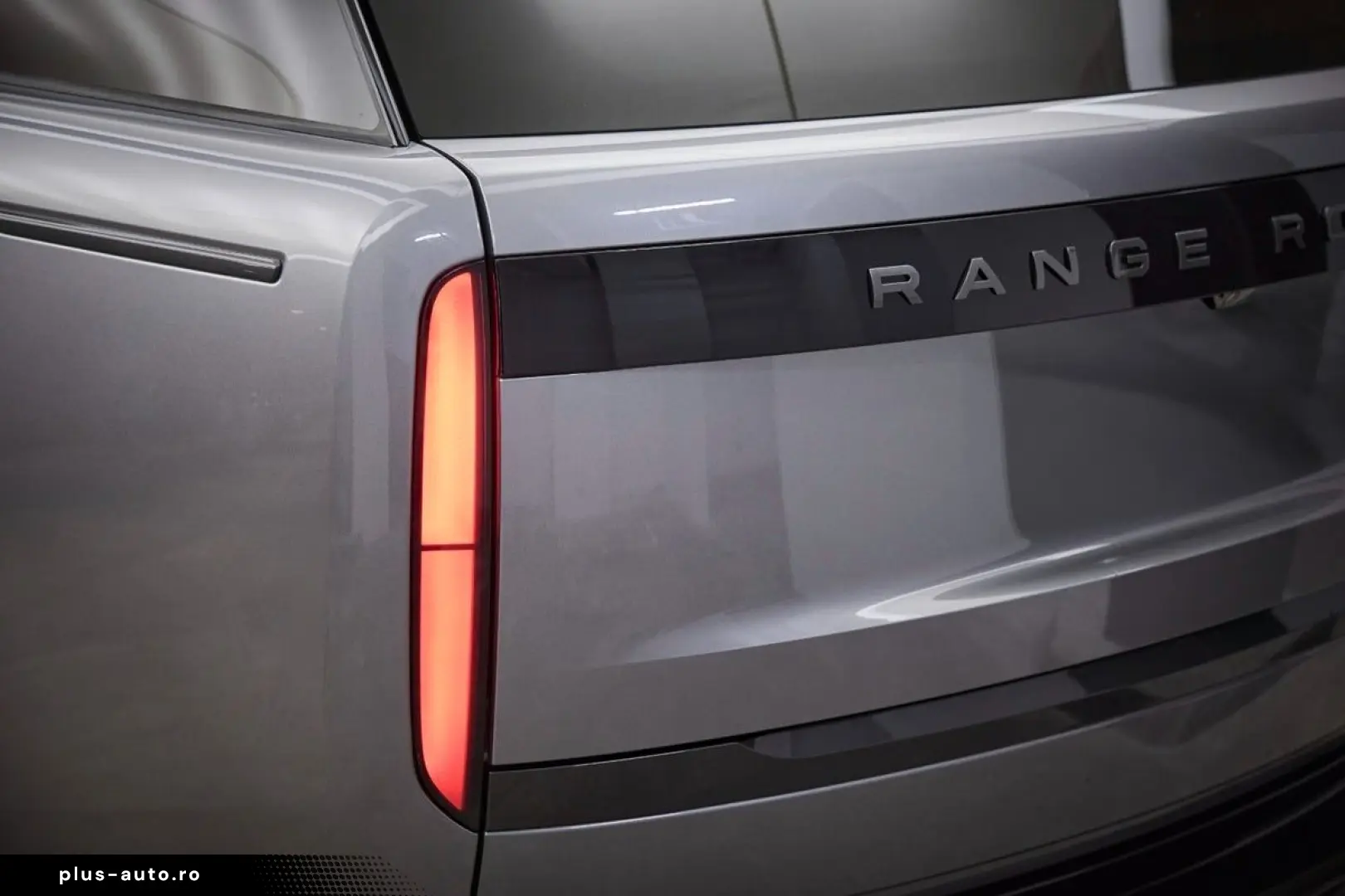 LAND ROVER Range Rover P550e Autobiography