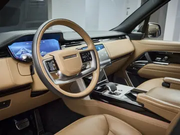 LAND ROVER Range Rover P550e Autobiography