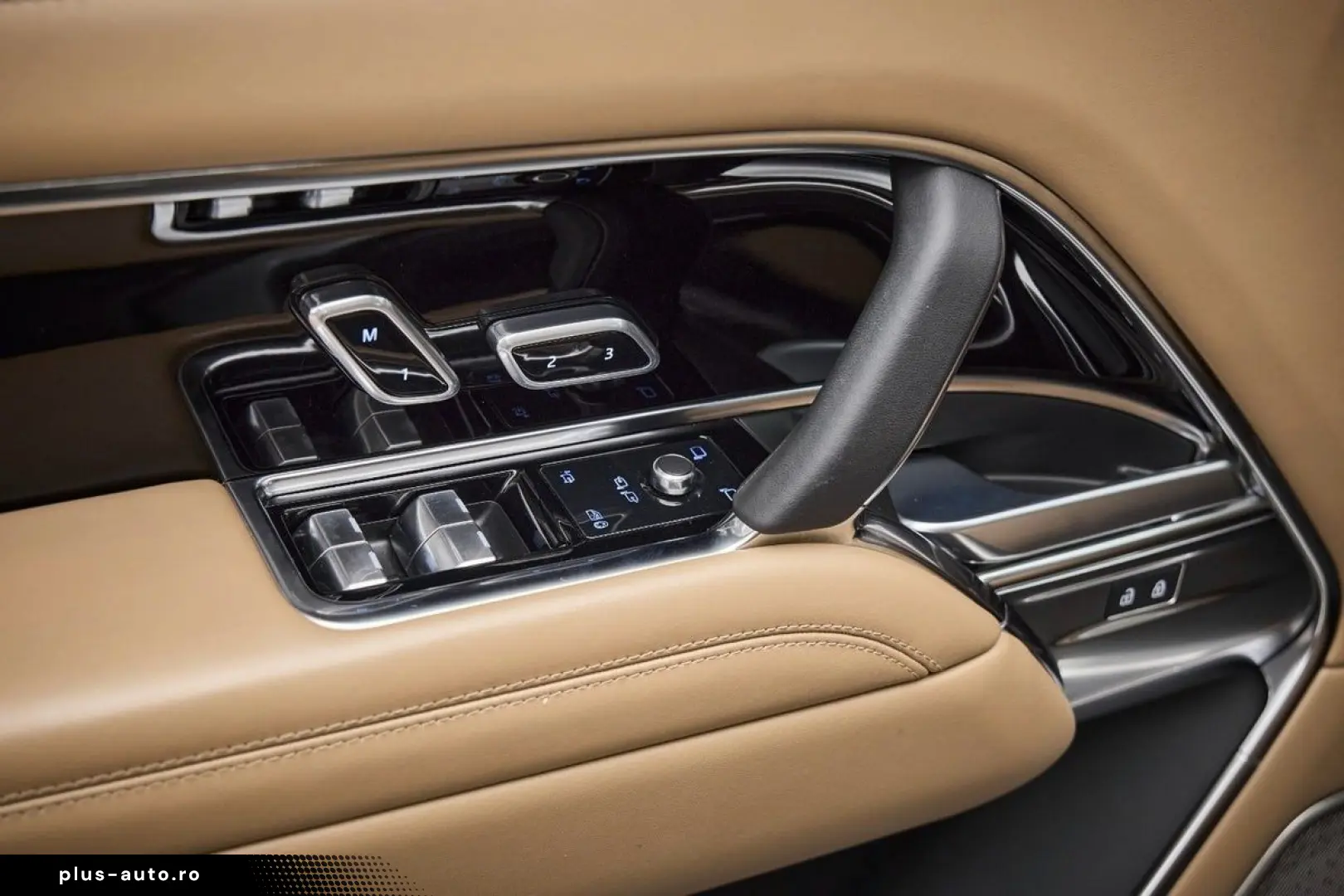 LAND ROVER Range Rover P550e Autobiography