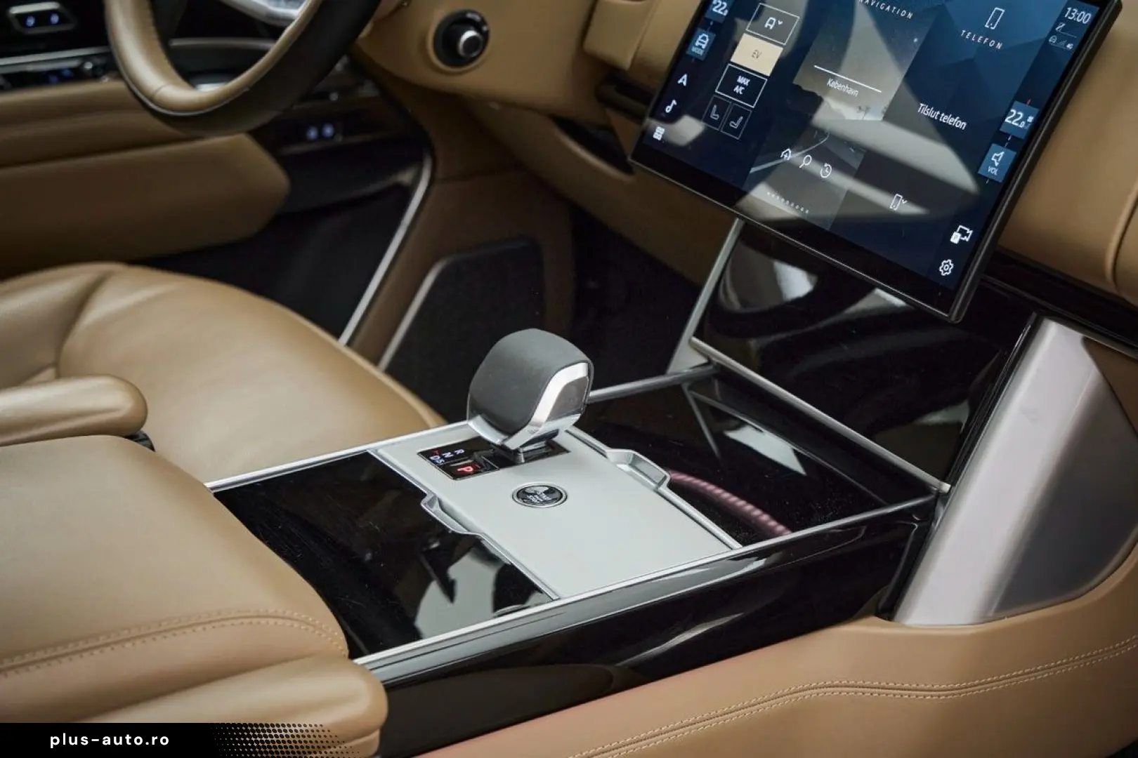 LAND ROVER Range Rover P550e Autobiography