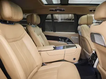 LAND ROVER Range Rover P550e Autobiography