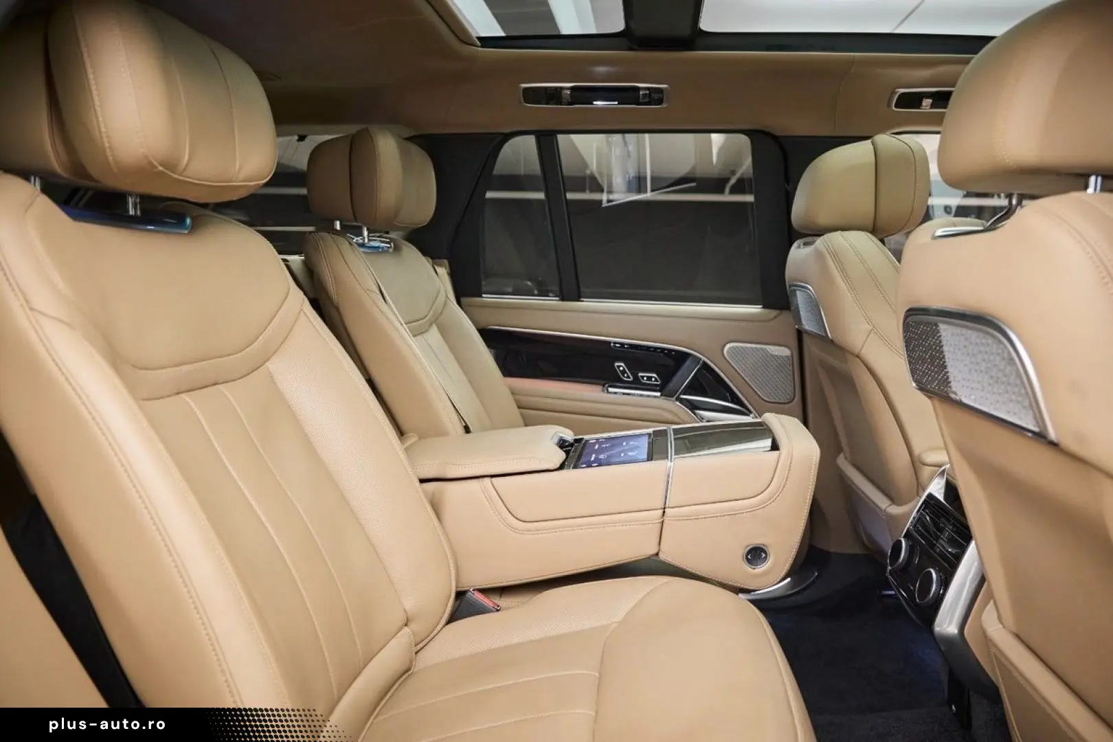 LAND ROVER Range Rover P550e Autobiography