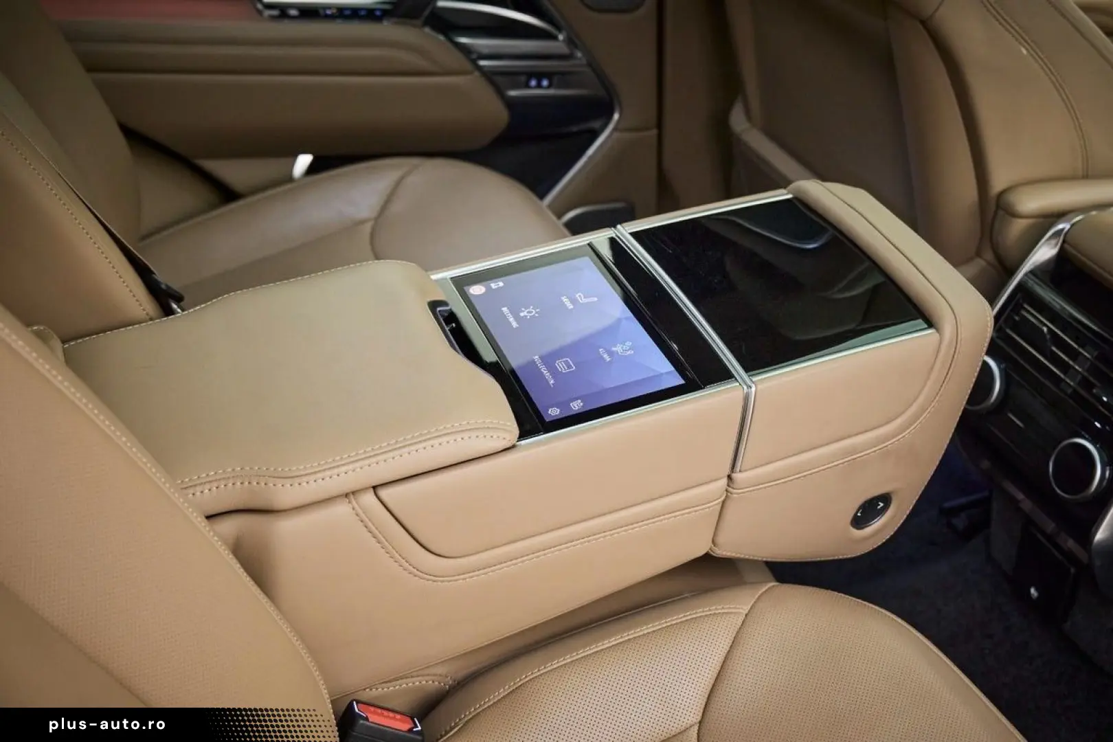 LAND ROVER Range Rover P550e Autobiography