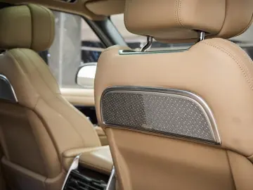 LAND ROVER Range Rover P550e Autobiography