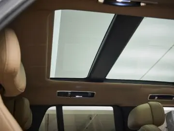 LAND ROVER Range Rover P550e Autobiography