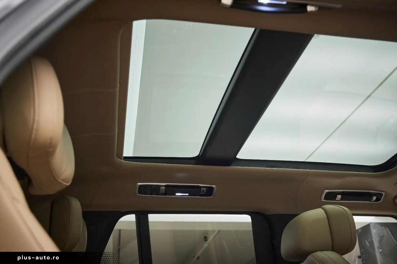 LAND ROVER Range Rover P550e Autobiography