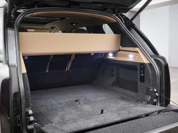 LAND ROVER Range Rover P550e Autobiography