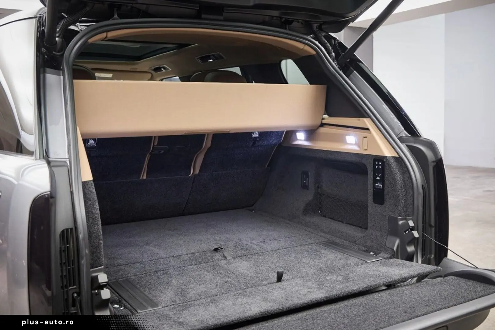 LAND ROVER Range Rover P550e Autobiography