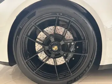 PORSCHE Porsche 911 Targa 4 GTS