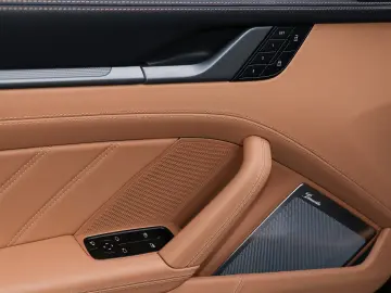 Porsche 992 911 Targa 4S Burmester Lift