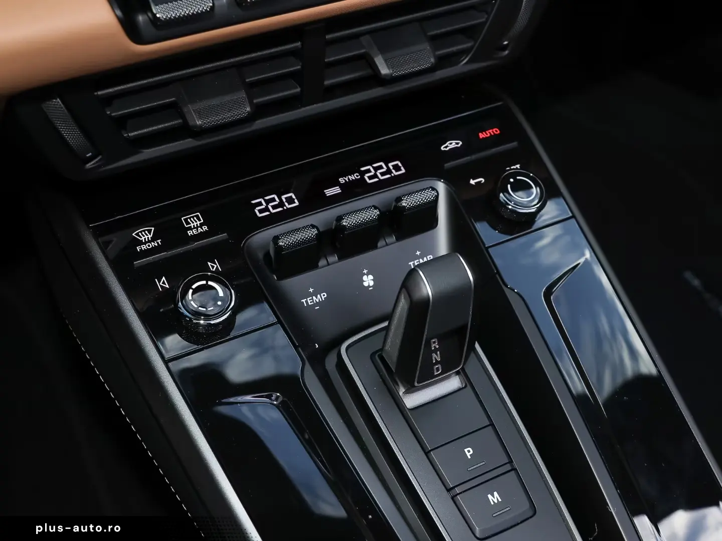 Porsche 992 911 Targa 4S Burmester Lift