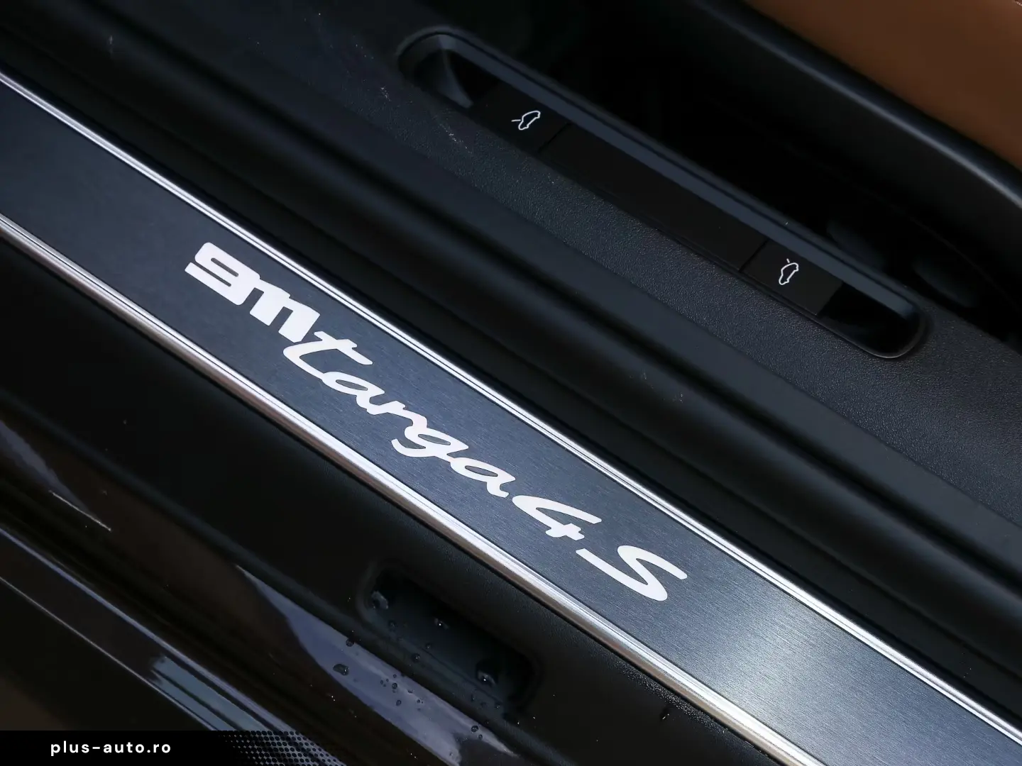 Porsche 992 911 Targa 4S Burmester Lift