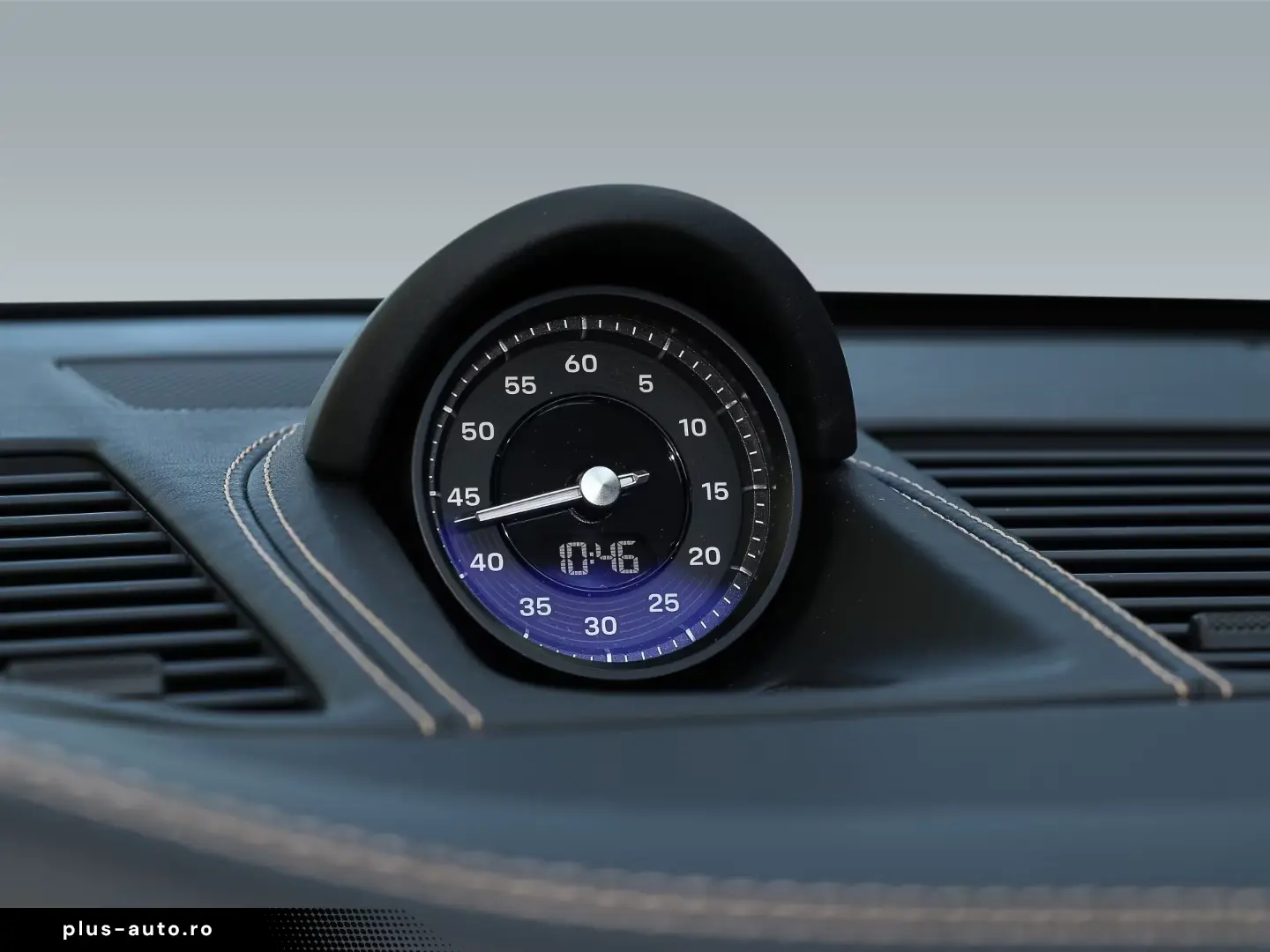 Porsche 992 911 Targa 4S Burmester Lift